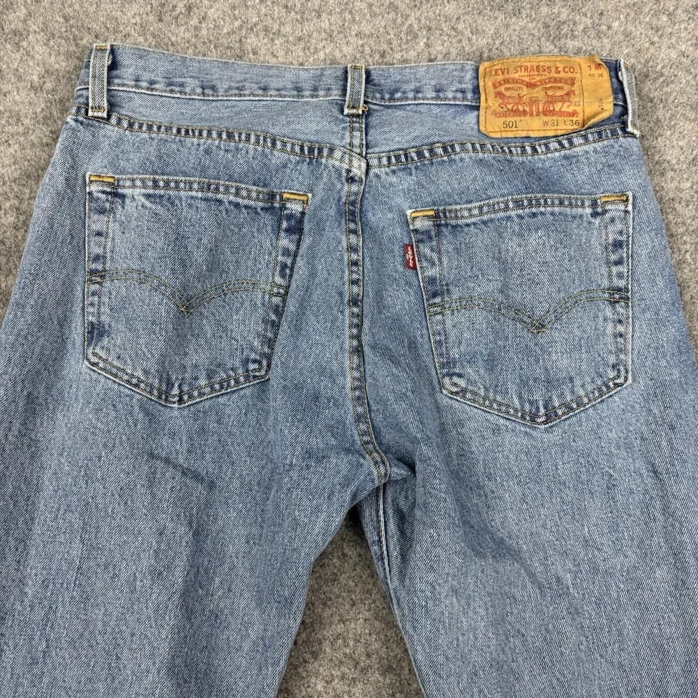 Levi's 501 Jeans Men's 31x36 Button Fly Straight Leg Light Wash Y2K‎ Denim EUC